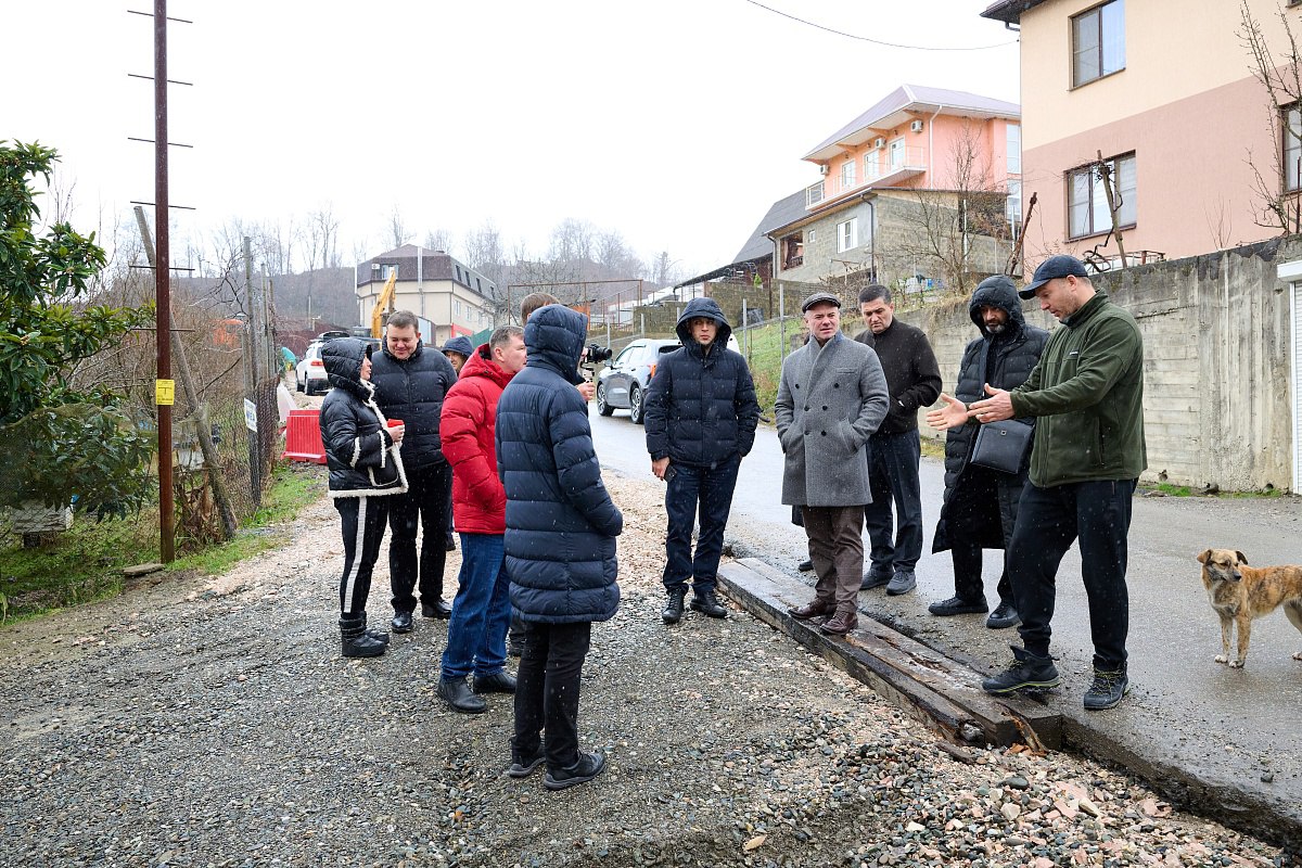 В Сочи приступили к работам по предотвращению дальнейшего разрушения дороги в село Верхнениколаевское В Сочи приступили к работам по предотвращению дальнейшего разрушения дороги в село Верхнениколаевское
