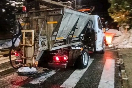 Ночью в горном кластере в ряде отдаленных населенных пунктов продолжались снегопады небольшой интенсивности