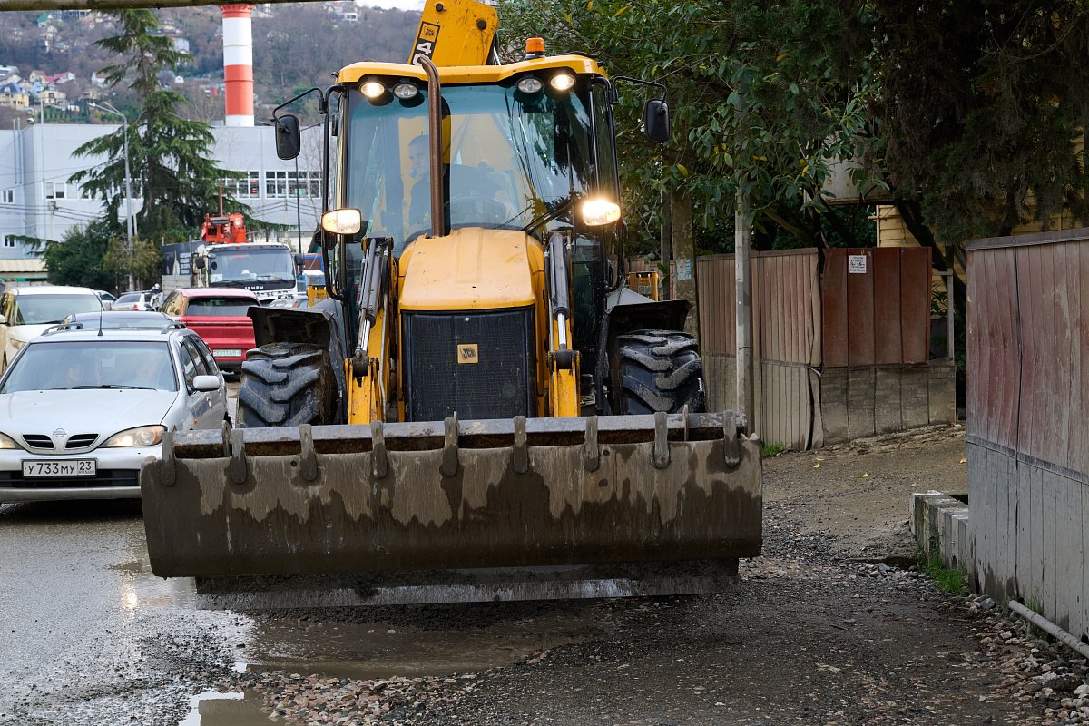 В Сочи приступили к работам по предотвращению дальнейшего разрушения дороги в село Верхнениколаевское В Сочи приступили к работам по предотвращению дальнейшего разрушения дороги в село Верхнениколаевское