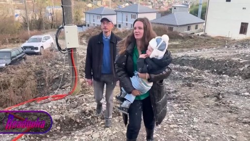 Многодетная семья осталась без дома в Сочи и с миллионными долгами — они заказывали стройку у компании под названием «Успех»