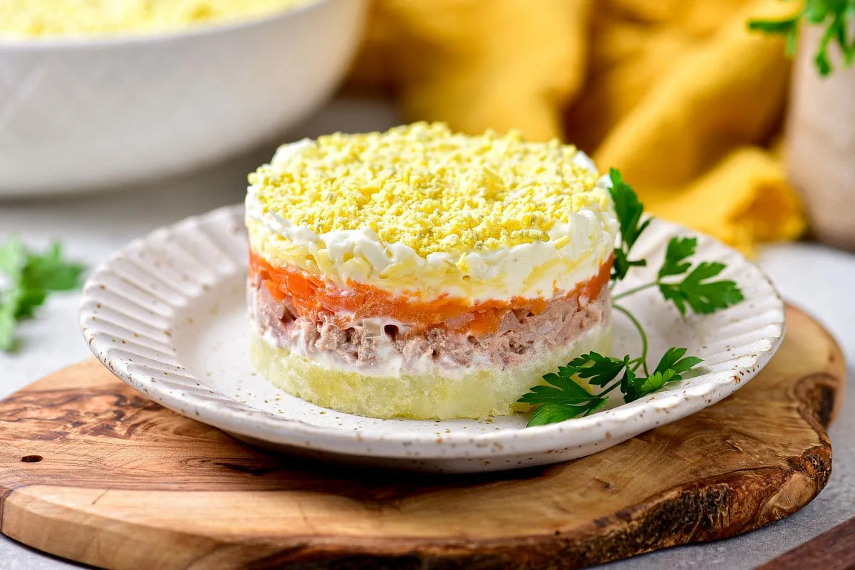 Секреты идеального салата Мимоза: простой рецепт для любого праздника