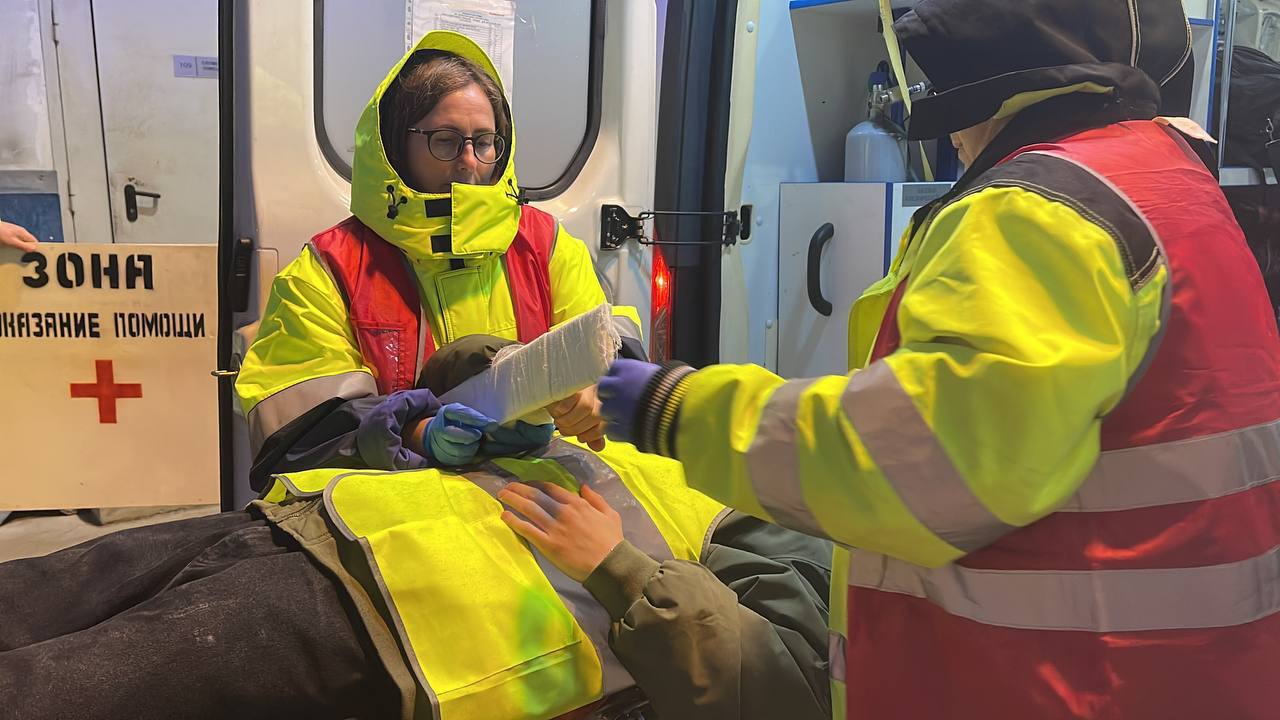 В Аэропрорту Сочи прошли полномасштабные аварийно-спасательные учения, направленныые на отработку действий в случае чрезвычайной ситуации с воздушным судном В Аэропрорту Сочи прошли полномасштабные аварийно-спасательные учения, направленныые на отработку действий в случае чрезвычайной ситуации с воздушным судном