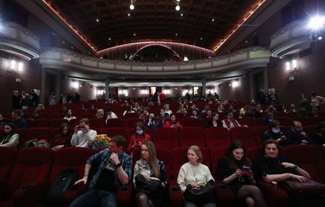 Обсуждение штрафов за контент в кино перенесено на более позднее время