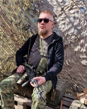 Судя по данным археологии в средней полосе Евразии первым самым распространённым типом жилища была не "хижина", как нам рисуют сочинители-реконструкторы-режиссеры, а землянка или полуземлянка