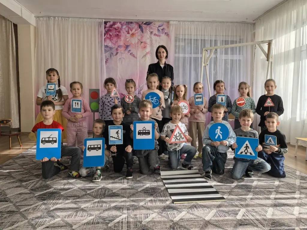 Азбука дорожной безопасности: сотрудники Госавтоинспекции г. Сочи навестили дошколят Азбука дорожной безопасности: сотрудники Госавтоинспекции г. Сочи навестили дошколят