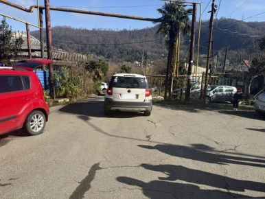 15.02.2026 в 12:20 на ул. Самшитовая, Хостинского района г. Сочи, 62-летний водитель транспортного средства «SKODA» при движении допустил наезд на 3-летнего пешехода, который выехал на самокате с придомовой территории на...