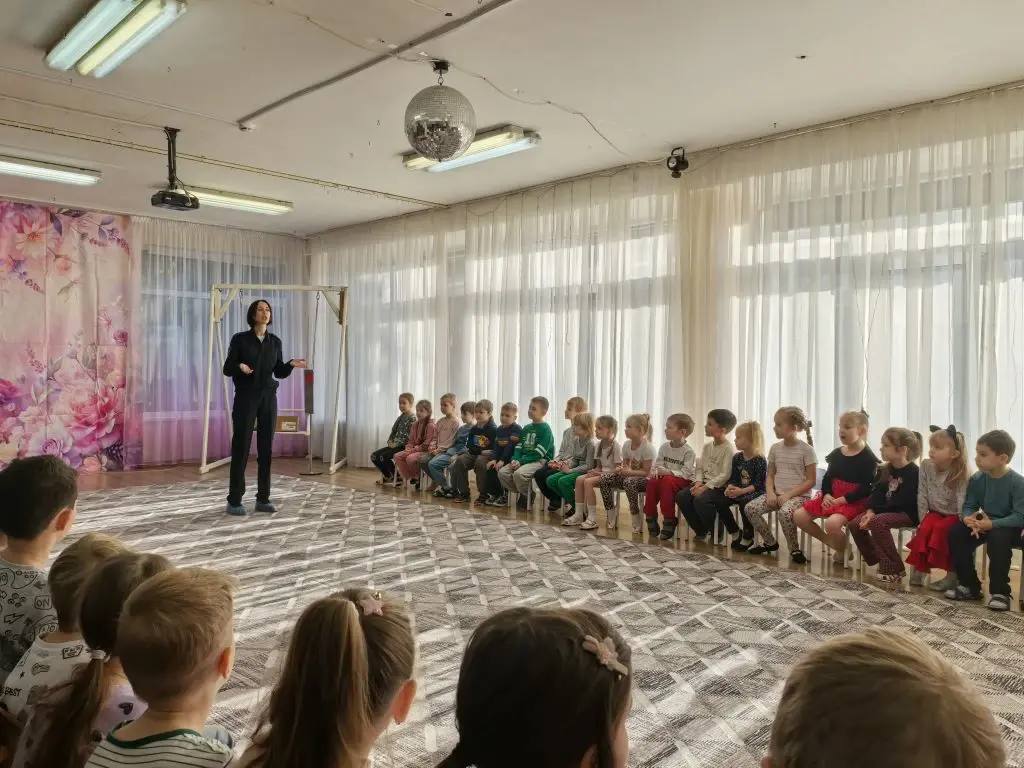 Азбука дорожной безопасности: сотрудники Госавтоинспекции г. Сочи навестили дошколят Азбука дорожной безопасности: сотрудники Госавтоинспекции г. Сочи навестили дошколят