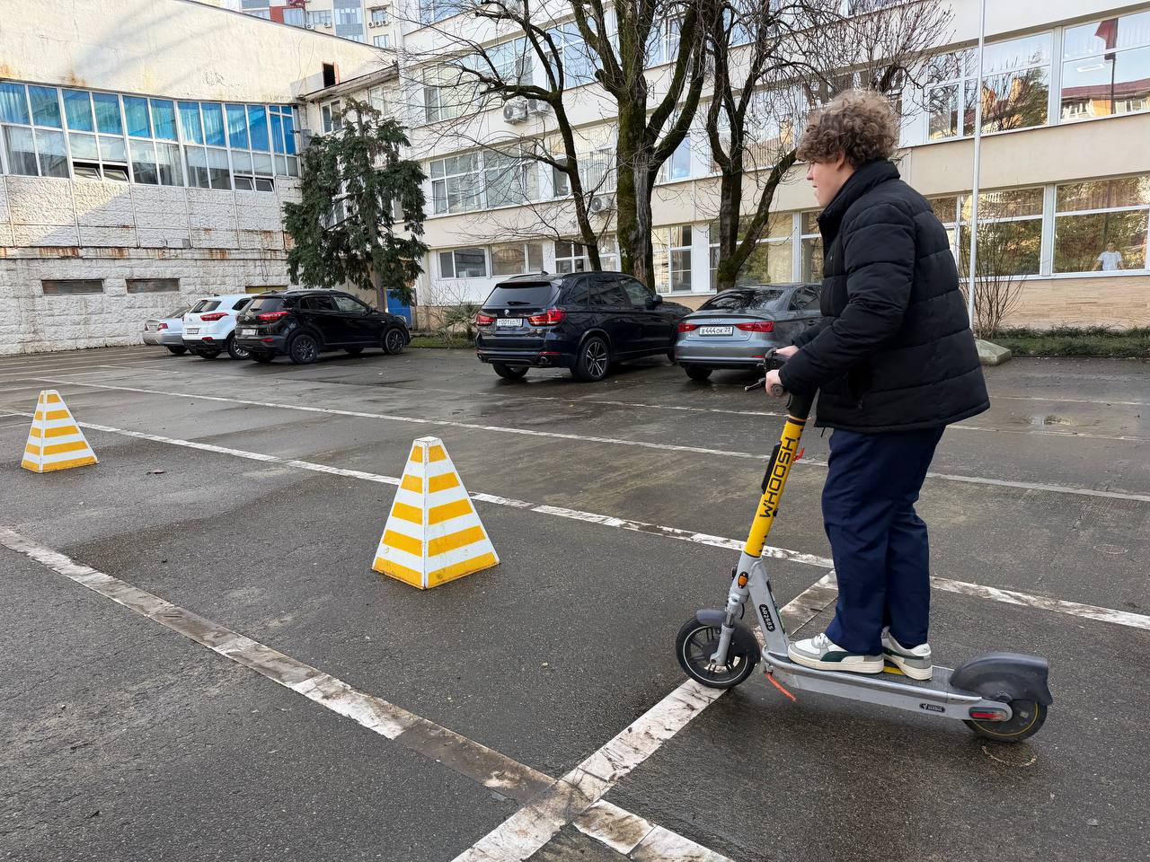 В Сочи провели образовательное мероприятие среди молодежи «Безопасное движение на электросамокате»