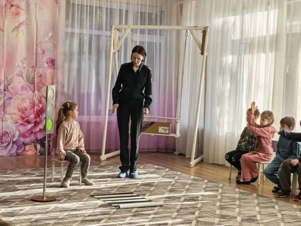 Азбука дорожной безопасности: сотрудники Госавтоинспекции г. Сочи навестили дошколят Азбука дорожной безопасности: сотрудники Госавтоинспекции г. Сочи навестили дошколят