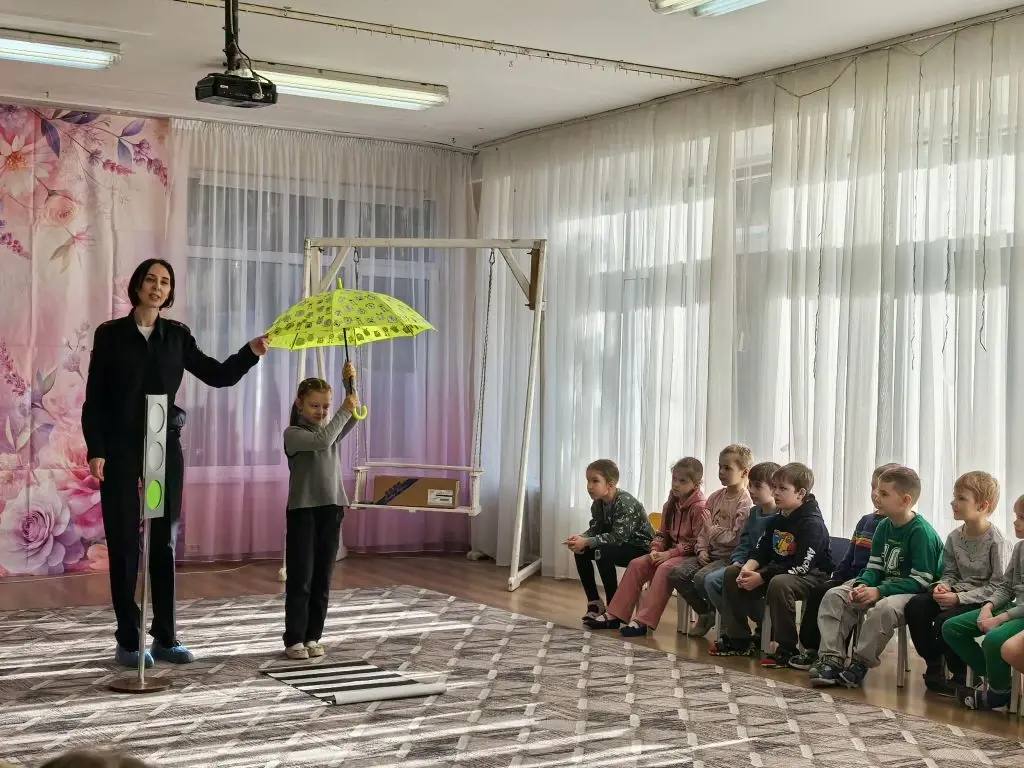 Азбука дорожной безопасности: сотрудники Госавтоинспекции г. Сочи навестили дошколят Азбука дорожной безопасности: сотрудники Госавтоинспекции г. Сочи навестили дошколят