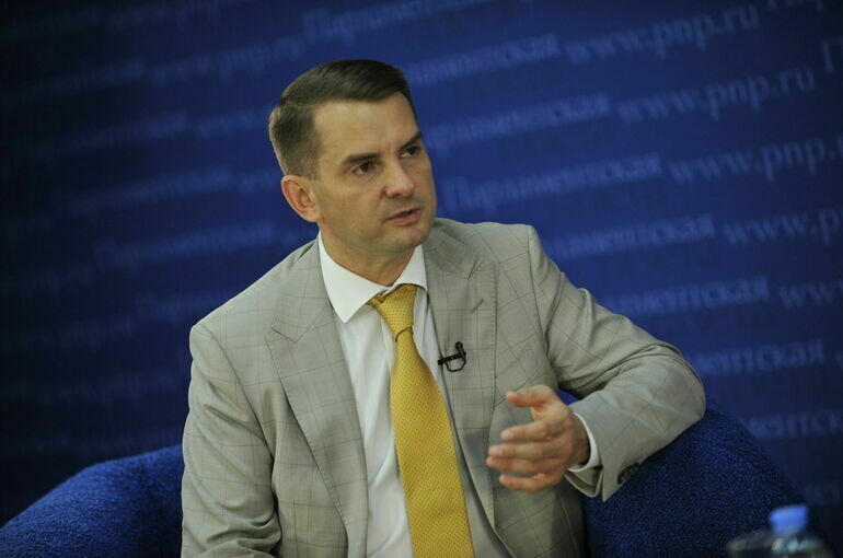 Депутат предлагает работникам отказаться от больничного в пользу удаленной работы