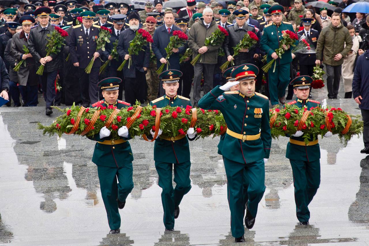23 февраля - День защитника Отечества: связь поколений и память в сердцах 23 февраля - День защитника Отечества: связь поколений и память в сердцах