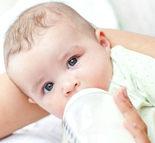 Как правильно вводить коровье молоко в рацион детей: советы родителям