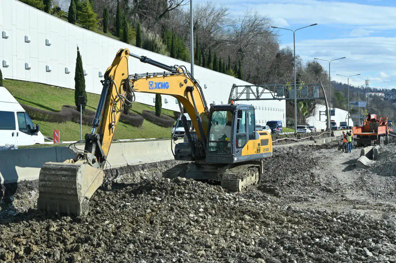 Глава Сочи Андрей Прошунин посетил ремонтируемый участок трассы А-147 Глава Сочи Андрей Прошунин посетил ремонтируемый участок трассы А-147