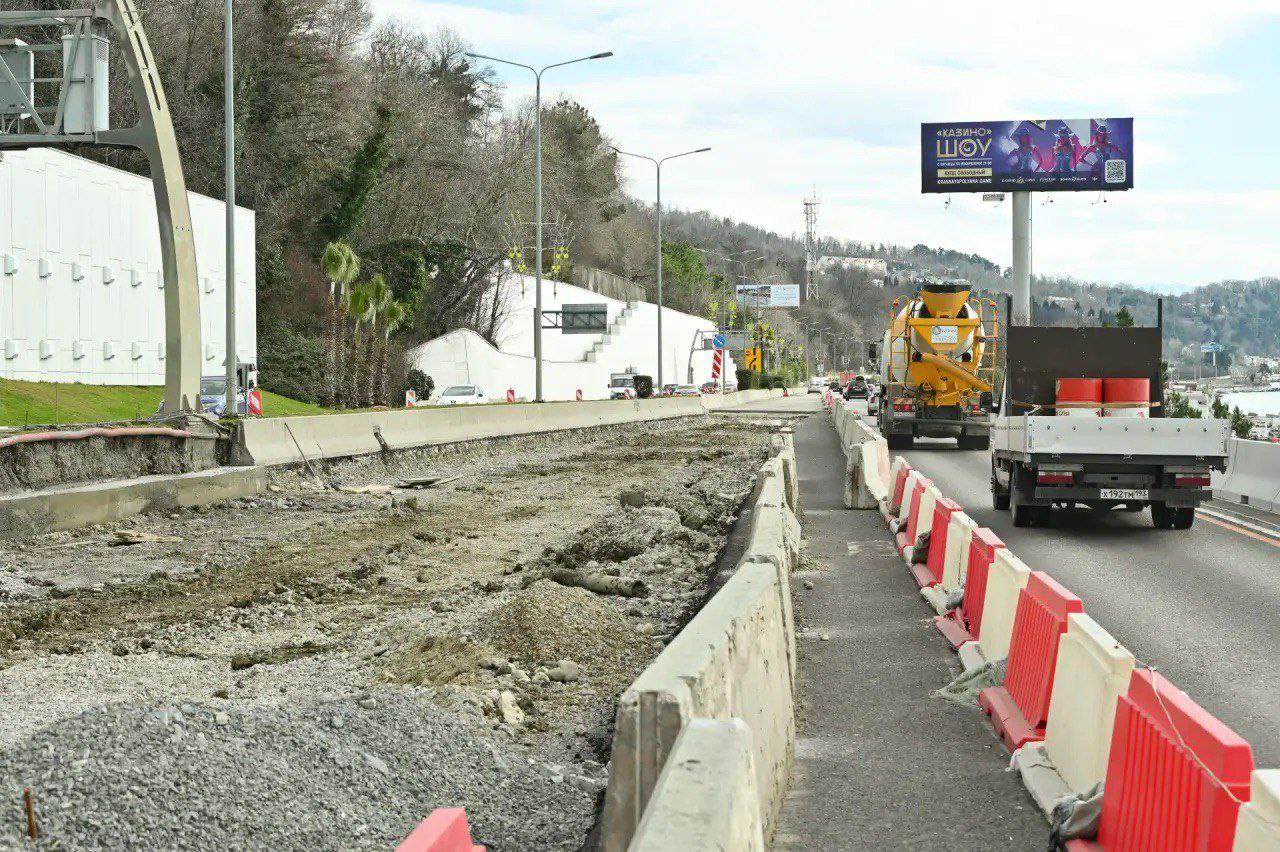 Глава Сочи Андрей Прошунин посетил ремонтируемый участок трассы А-147 Глава Сочи Андрей Прошунин посетил ремонтируемый участок трассы А-147