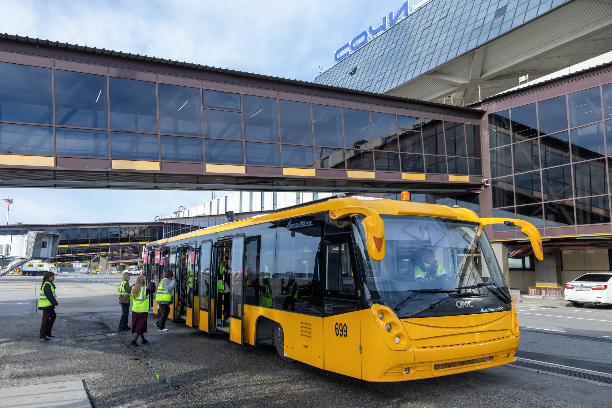 Встреча с директором управляющим Алексеем Комаровым и заместителем главы города-курорта Сочи Вячеславом Бауэром прошла в VIP-терминале аэропорта Сочи в формате пресс-завтрака для ведущих городских и региональных СМИ Встреча с директором управляющим Алексеем Комаровым и заместителем главы города-курорта Сочи Вячеславом Бауэром прошла в VIP-терминале аэропорта Сочи в формате пресс-завтрака для ведущих городских и региональных СМИ