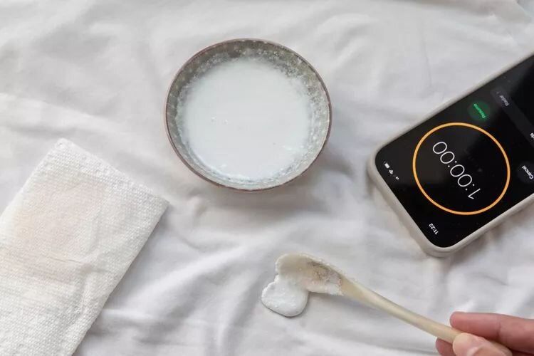 Как эффективно удалить пятна с белых рубашек и футболок