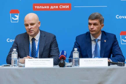 Встреча с директором управляющим Алексеем Комаровым и заместителем главы города-курорта Сочи Вячеславом Бауэром прошла в VIP-терминале аэропорта Сочи в формате пресс-завтрака для ведущих городских и региональных СМИ