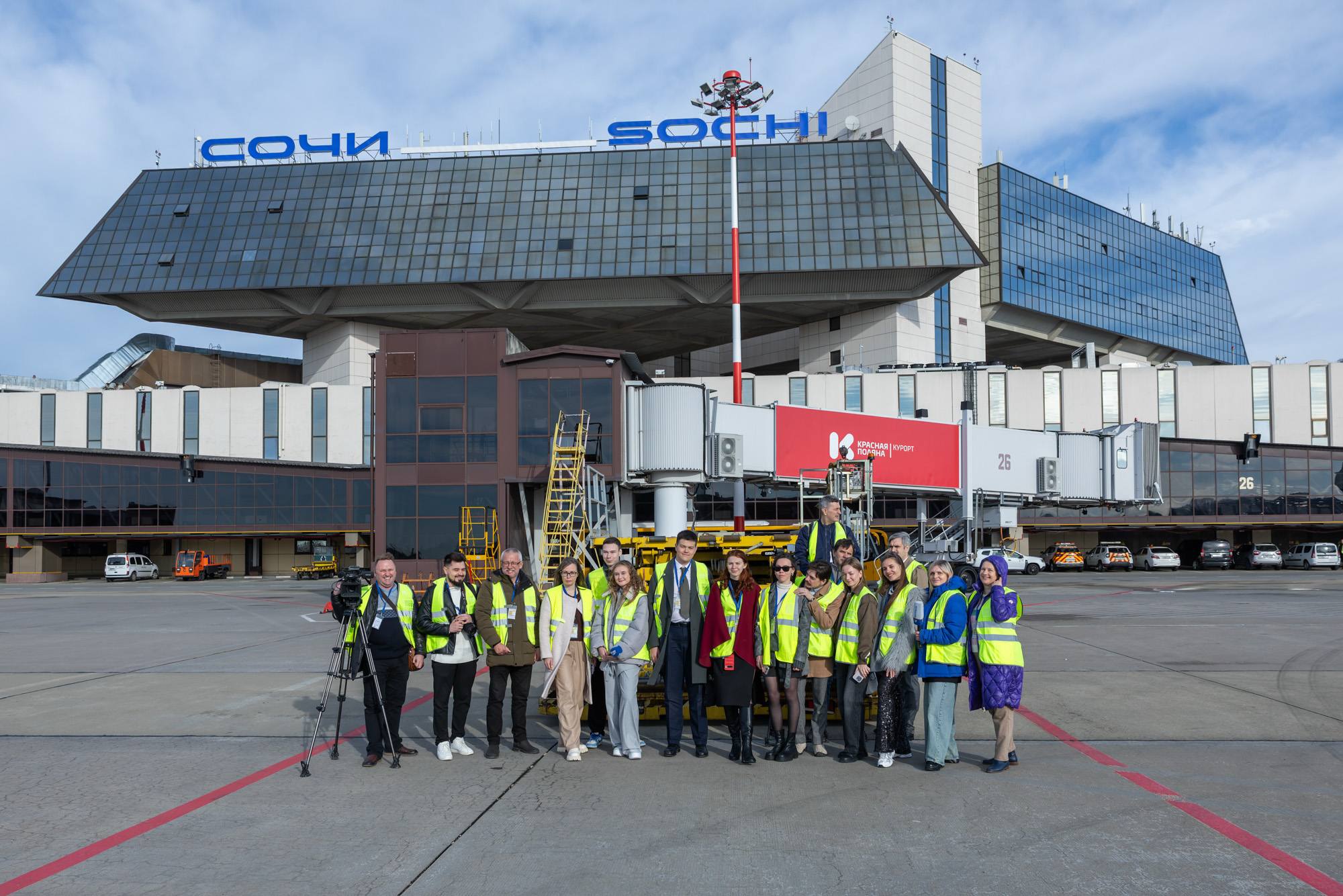 Встреча с директором управляющим Алексеем Комаровым и заместителем главы города-курорта Сочи Вячеславом Бауэром прошла в VIP-терминале аэропорта Сочи в формате пресс-завтрака для ведущих городских и региональных СМИ Встреча с директором управляющим Алексеем Комаровым и заместителем главы города-курорта Сочи Вячеславом Бауэром прошла в VIP-терминале аэропорта Сочи в формате пресс-завтрака для ведущих городских и региональных СМИ