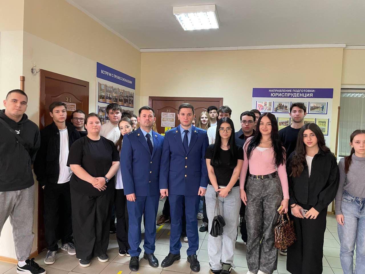 Руководством прокуратуры Хостинского района г. Сочи проведена работа по правовому просвещению молодежи в ходе которой освещены вопросы профилактики финансовых мошенничеств и защите подростков от вовлечения в противоправные...