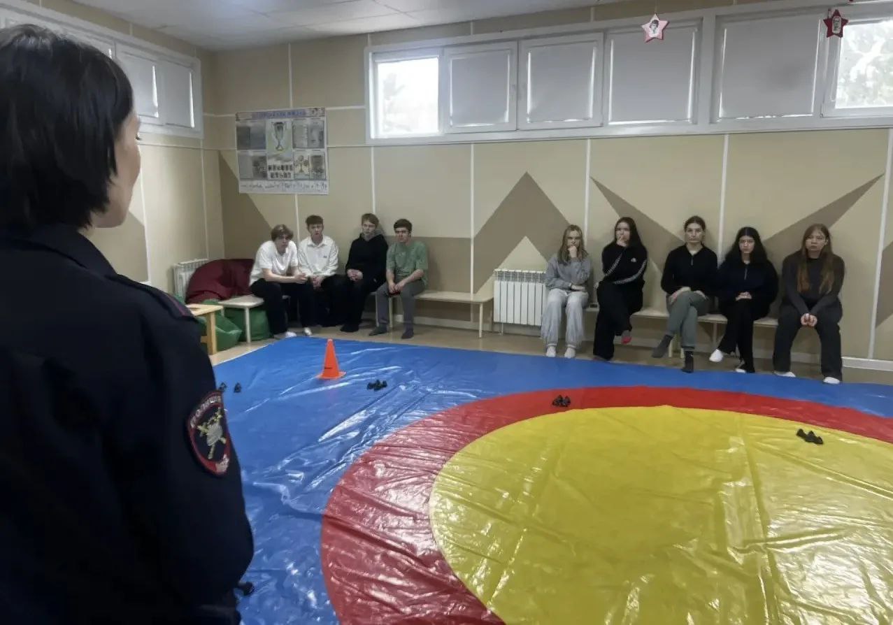 В рамках проведения краевого профилактического мероприятия «Декада дорожной безопасности детей!», сотрудники Госавтоинспекции провели профилактические беседы с учащимися сочинских школ В рамках проведения краевого профилактического мероприятия «Декада дорожной безопасности детей!», сотрудники Госавтоинспекции провели профилактические беседы с учащимися сочинских школ