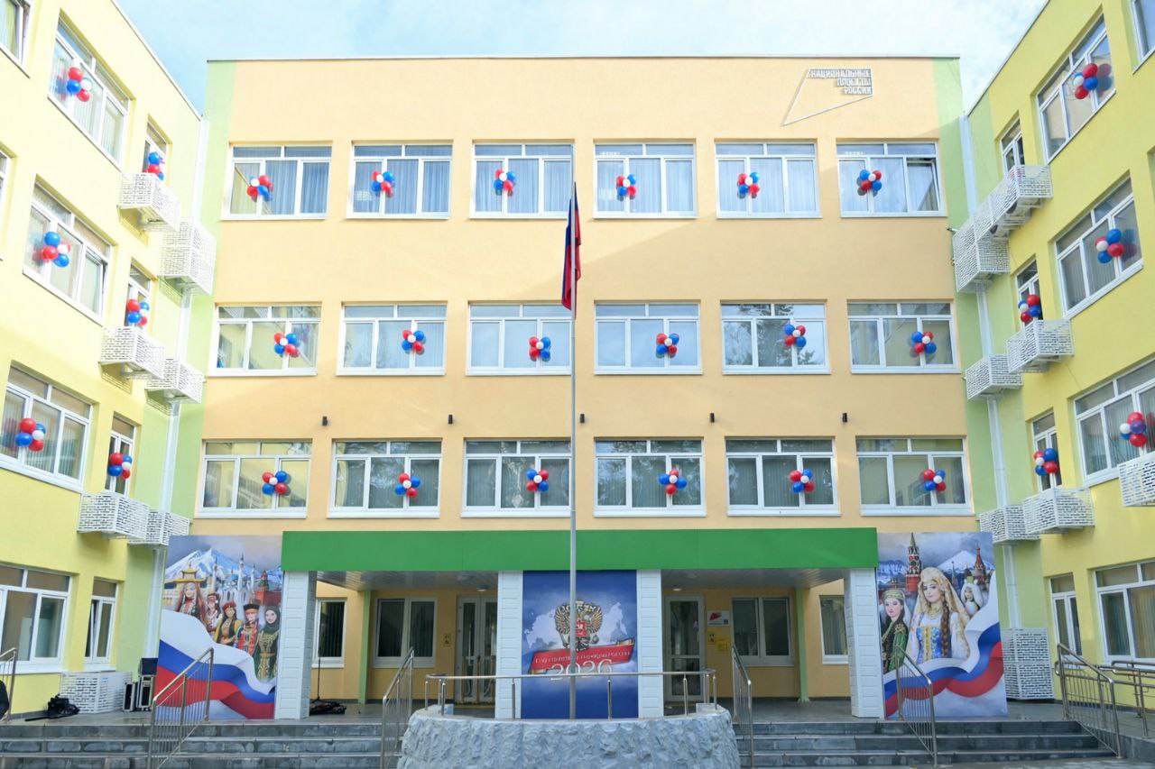 Глава Сочи Андрей Прошунин принял участие в открытии здания начальных классов гимназии №6 после капитального ремонта