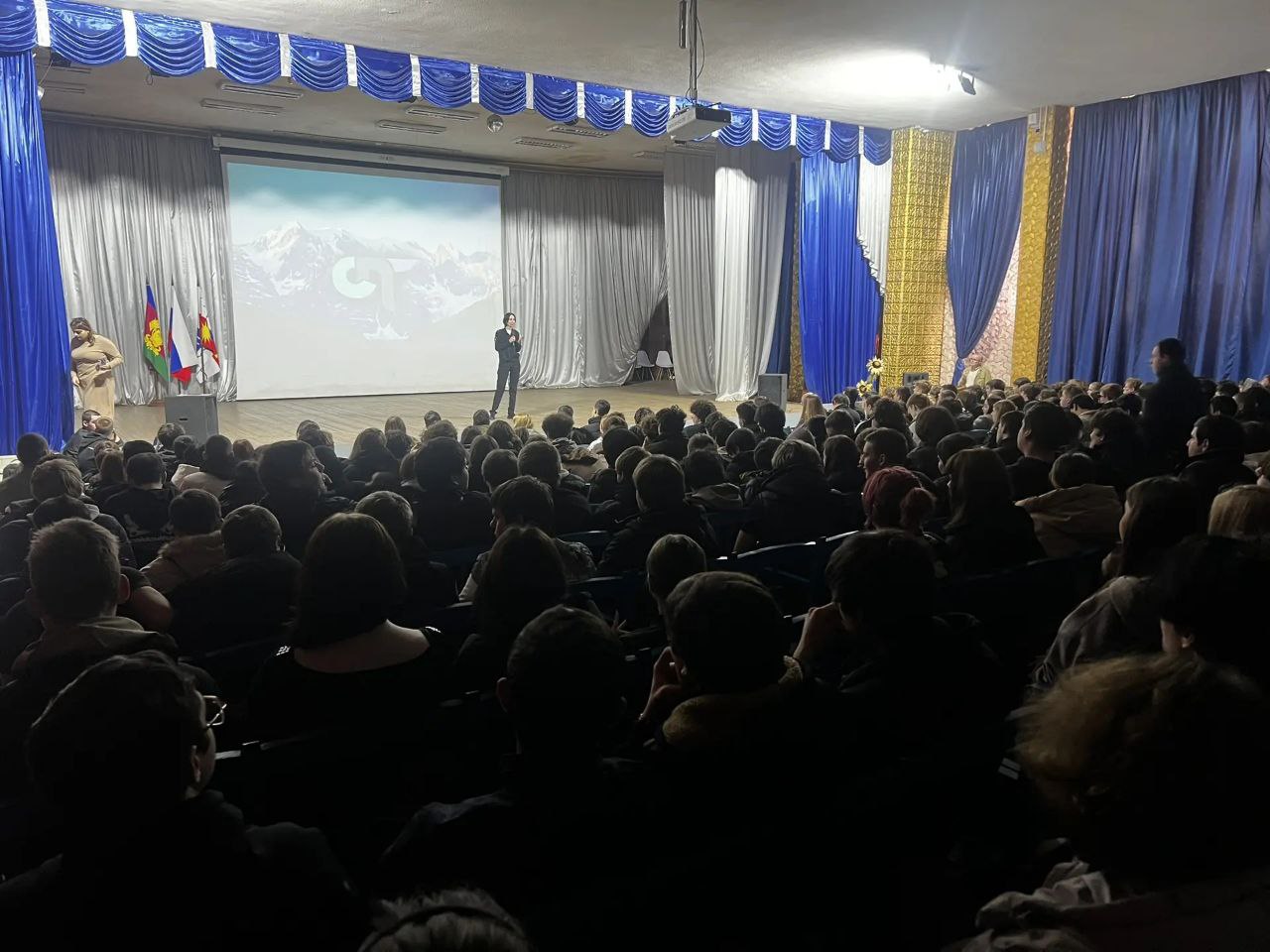 Безопасность на дорогах: сотрудники Госавтоинспекции г. Сочи провели профилактические встречи со студентами Безопасность на дорогах: сотрудники Госавтоинспекции г. Сочи провели профилактические встречи со студентами