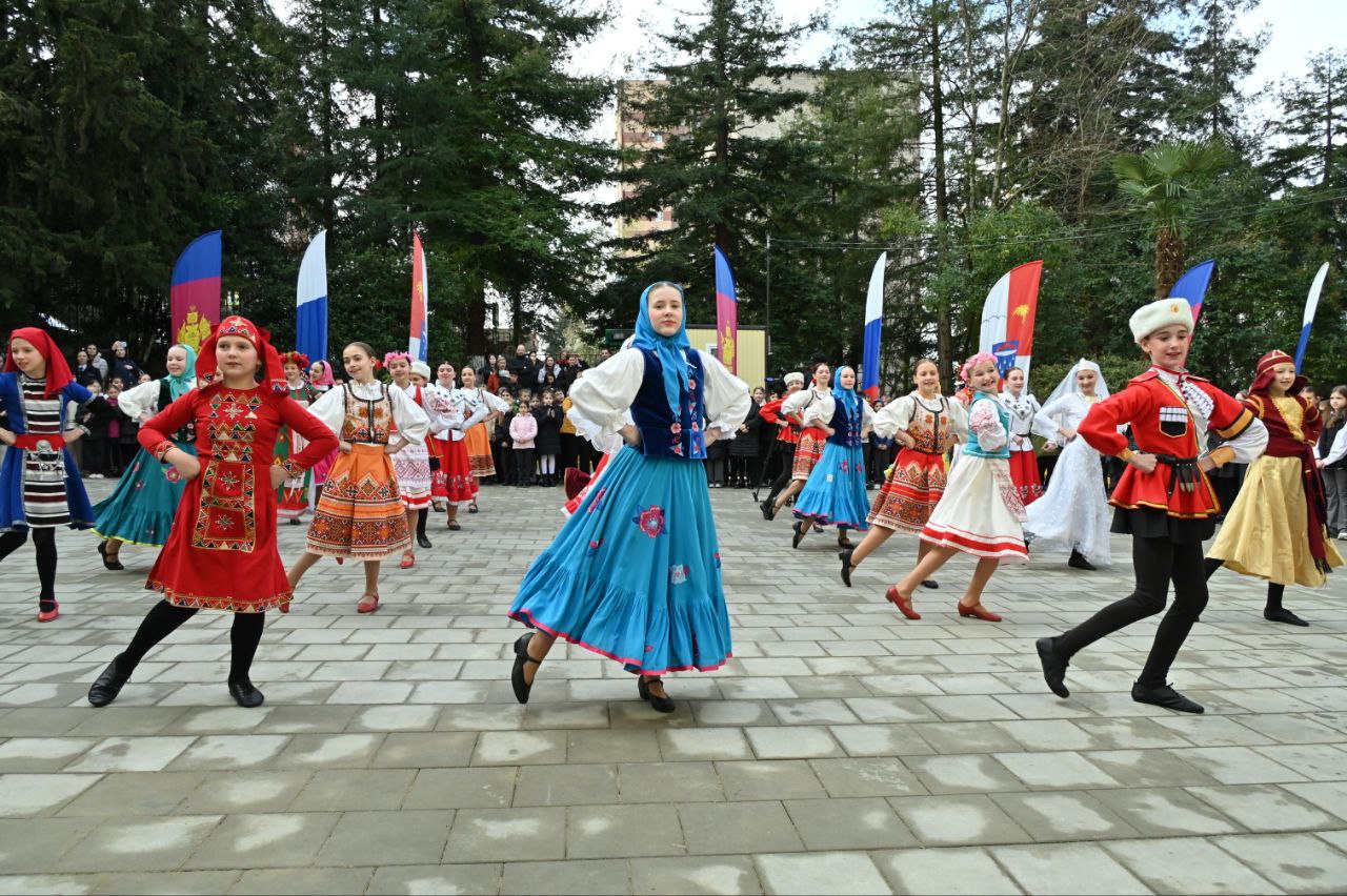 Глава Сочи Андрей Прошунин принял участие в открытии здания начальных классов гимназии №6 после капитального ремонта Глава Сочи Андрей Прошунин принял участие в открытии здания начальных классов гимназии №6 после капитального ремонта