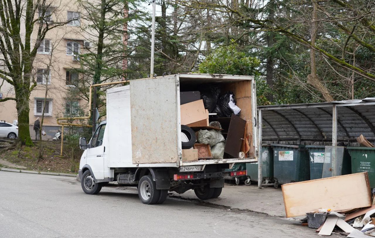 В Сочи продолжается работа по выявлению незаконных сбросов крупногабаритного мусора В Сочи продолжается работа по выявлению незаконных сбросов крупногабаритного мусора