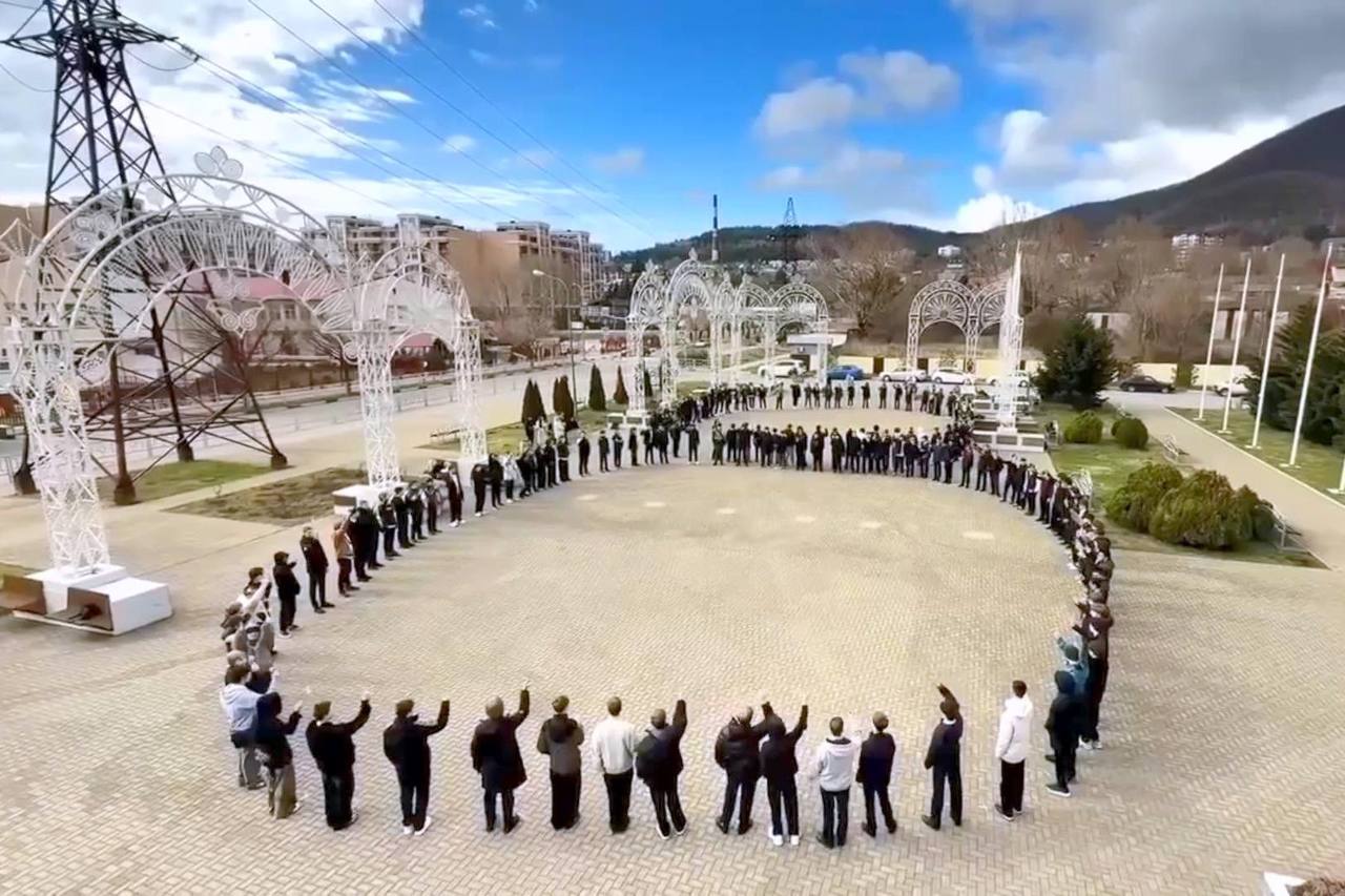 В Сочи 8 марта прошла традиционная акция «Вам, любимые!» В Сочи 8 марта прошла традиционная акция «Вам, любимые!»