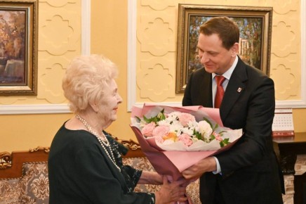 Андрей Прошунин: Вместе с председателем Городского Собрания Сочи Виктором Филоновым поздравили с Международным женским днём удивительную женщину – Веру Андреевну Шибалову