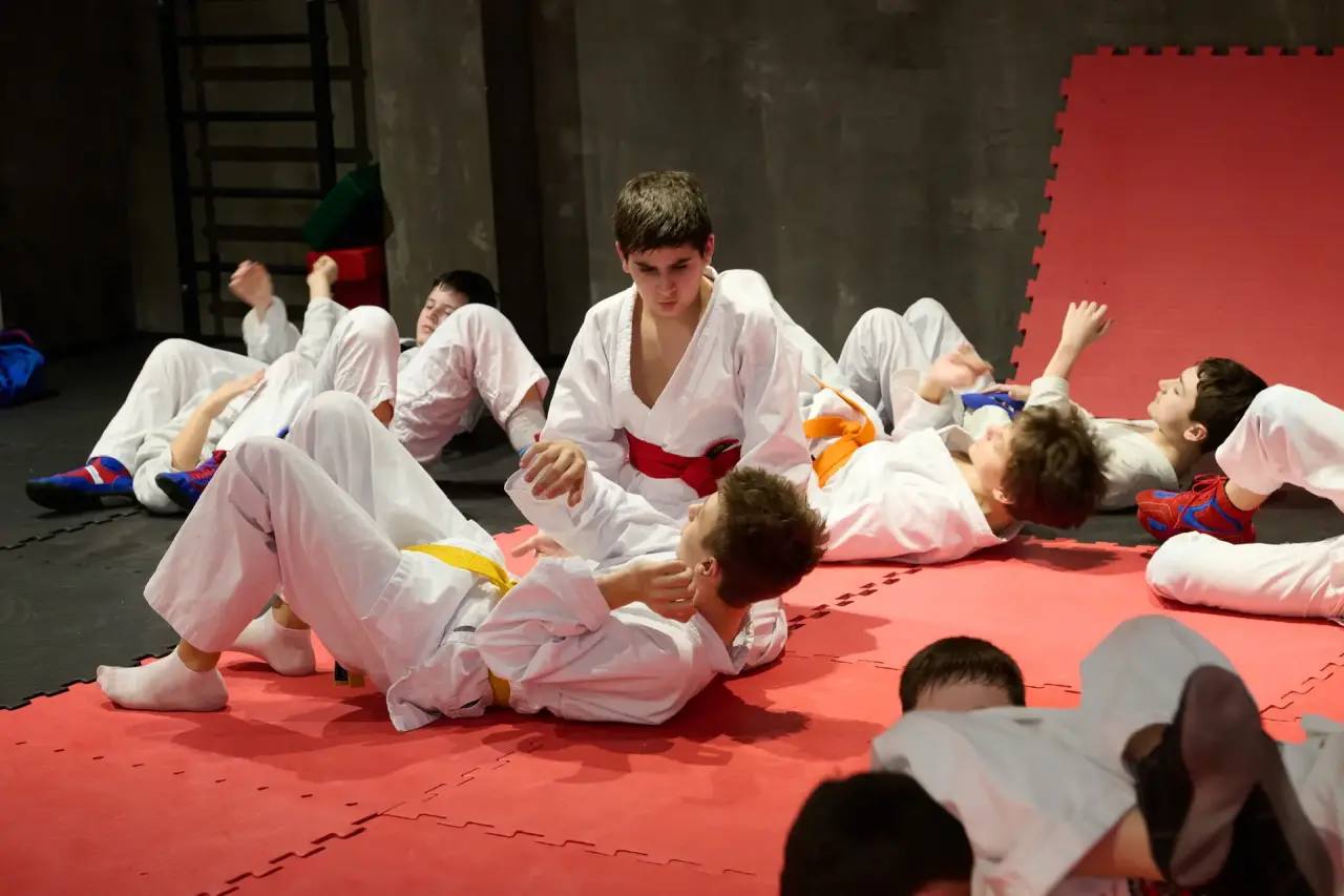 Андрей Прошунин: Посетил Дом молодёжи на улице Навагинской — пространство, хорошо известное в городе как место, где молодые люди могут воплощать в жизнь свои идеи и развивать таланты Андрей Прошунин: Посетил Дом молодёжи на улице Навагинской — пространство, хорошо известное в городе как место, где молодые люди могут воплощать в жизнь свои идеи и развивать таланты