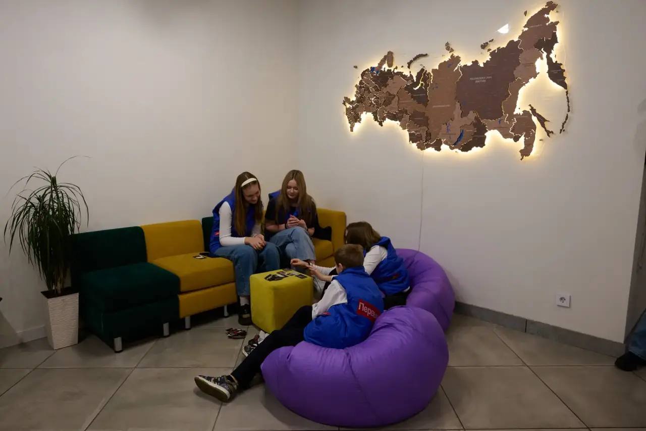 Андрей Прошунин: Посетил Дом молодёжи на улице Навагинской — пространство, хорошо известное в городе как место, где молодые люди могут воплощать в жизнь свои идеи и развивать таланты Андрей Прошунин: Посетил Дом молодёжи на улице Навагинской — пространство, хорошо известное в городе как место, где молодые люди могут воплощать в жизнь свои идеи и развивать таланты