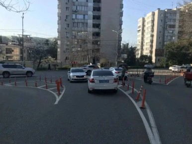 13.03.2026 � 15:20 �� ��. ��������, � ������ �. 41, ������������ ������ �. ����, 32-������ �������� ���������� �Skoda�, ��� �������� ������ �� �������������� �����������, �������� ������������ � ���������������� ���...