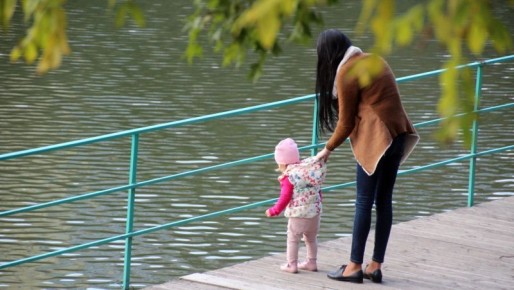 Новая инициатива: родительская зарплата для неработающих мам