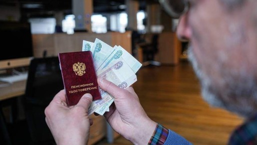 Новая льгота для пенсионеров: карта «Связи поколений» на 10 тысяч рублей