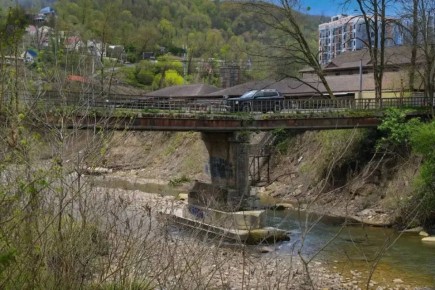 Андрей Прошунин: Совместно со службами проверил дороги в селе Верхнениколаевское и мост через реку Кудепста