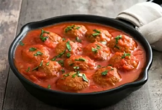 Тепло на вашей кухне: фрикадельки с подливкой как из бабушкиного рецепта