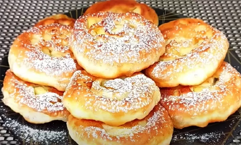 Нежные яблочные улитки на кефире: быстро, легко и вкусно