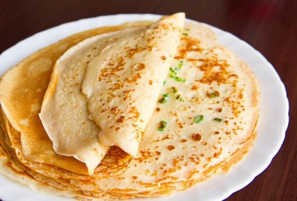 Тонкие блины на кефире — идеальный выбор для завтрака