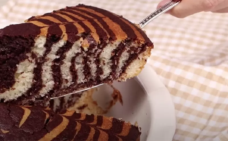 Торт зебра на кефире и манке: легкий рецепт, который вас вдохновит