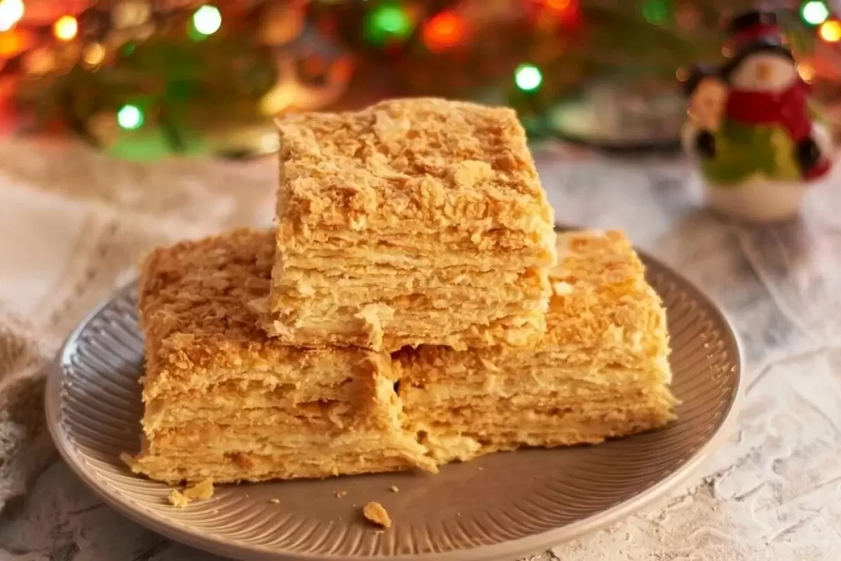 Как сделать хрустящий «Наполеон»: секреты идеального торта к Новому году