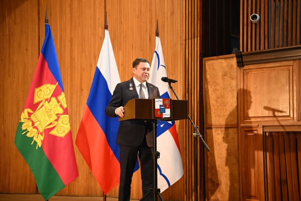 Глава Сочи Андрей Прошунин поздравил членов городского Совета ветеранов с наступающим Днем Победы Глава Сочи Андрей Прошунин поздравил членов городского Совета ветеранов с наступающим Днем Победы