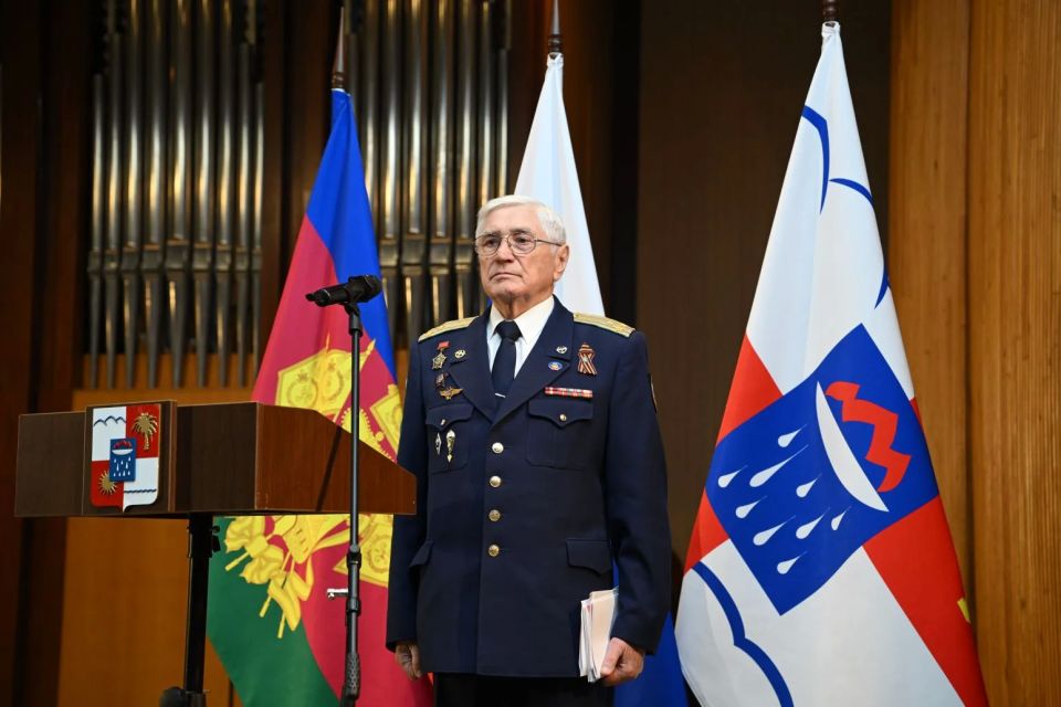 Глава Сочи Андрей Прошунин поздравил членов городского Совета ветеранов с наступающим Днем Победы Глава Сочи Андрей Прошунин поздравил членов городского Совета ветеранов с наступающим Днем Победы