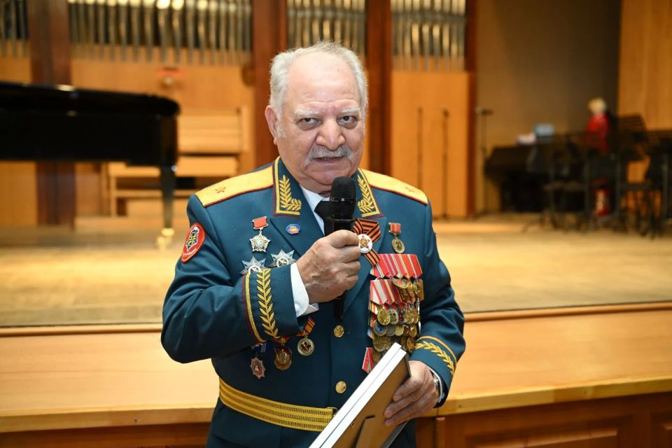 Глава Сочи Андрей Прошунин поздравил членов городского Совета ветеранов с наступающим Днем Победы Глава Сочи Андрей Прошунин поздравил членов городского Совета ветеранов с наступающим Днем Победы