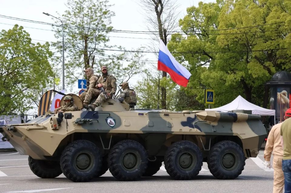 Андрей Прошунин: Сегодня молодёжные объединения города прошли торжественным маршем в честь 81-й годовщины Победы Андрей Прошунин: Сегодня молодёжные объединения города прошли торжественным маршем в честь 81-й годовщины Победы