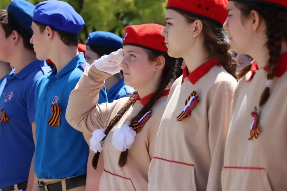 Андрей Прошунин: Сегодня молодёжные объединения города прошли торжественным маршем в честь 81-й годовщины Победы Андрей Прошунин: Сегодня молодёжные объединения города прошли торжественным маршем в честь 81-й годовщины Победы