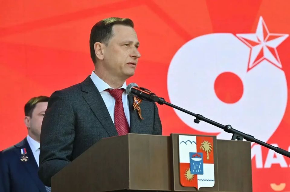 Андрей Прошунин: Сегодня молодёжные объединения города прошли торжественным маршем в честь 81-й годовщины Победы Андрей Прошунин: Сегодня молодёжные объединения города прошли торжественным маршем в честь 81-й годовщины Победы