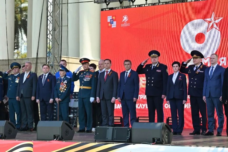 Андрей Прошунин: Сегодня молодёжные объединения города прошли торжественным маршем в честь 81-й годовщины Победы Андрей Прошунин: Сегодня молодёжные объединения города прошли торжественным маршем в честь 81-й годовщины Победы