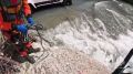 В Сочи спасатели достали погибшего мужчину из-под завала на реке